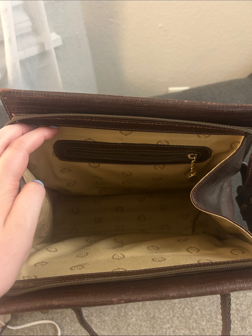 Gorgeous Vintage Leather Tote Bag - Picture 9 of 11